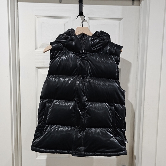NWT Aritzia the super puff Snug Vest - Picture 2 of 12